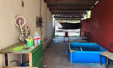 VENTA DE CASA 3 AMBIENTES SOBRE LOTE DE 315 M² - LUIS GUILLÓN - FONDO LIBRE - A MTS DE AV. BRUZONE - POSIBILIDAD DE PERMUTA