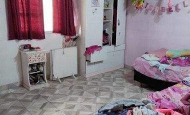 VENTA DE CASA 3 AMBIENTES SOBRE LOTE DE 315 M² - LUIS GUILLÓN - FONDO LIBRE - A MTS DE AV. BRUZONE - POSIBILIDAD DE PERMUTA