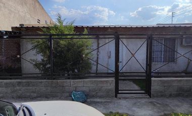 VENTA DE CASA 3 AMBIENTES SOBRE LOTE DE 315 M² - LUIS GUILLÓN - FONDO LIBRE - A MTS DE AV. BRUZONE - POSIBILIDAD DE PERMUTA