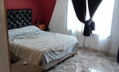 VENTA DE CASA 3 AMBIENTES SOBRE LOTE DE 315 M² - LUIS GUILLÓN - FONDO LIBRE - A MTS DE AV. BRUZONE - POSIBILIDAD DE PERMUTA