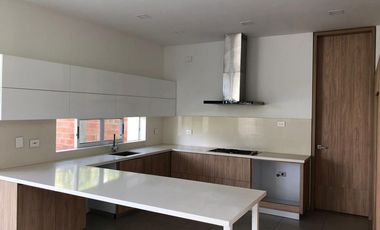 casa en arriendo/venta en bocono. Cod A4855