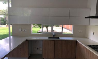 casa en arriendo/venta en bocono. Cod A4855