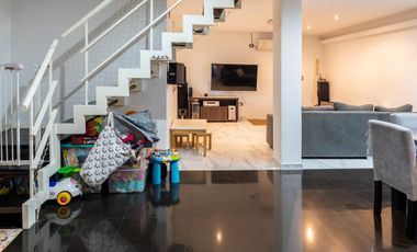 EN VENTA - CASA DOS DORMITORIOS CON QUINCHO Y TERRAZA- REFINERIA, ROSARIO