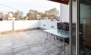 EN VENTA - CASA DOS DORMITORIOS CON QUINCHO Y TERRAZA- REFINERIA, ROSARIO