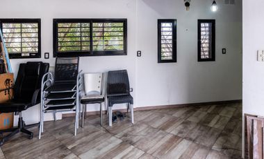 EN VENTA - CASA DOS DORMITORIOS CON QUINCHO Y TERRAZA- REFINERIA, ROSARIO