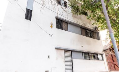 EN VENTA - CASA DOS DORMITORIOS CON QUINCHO Y TERRAZA- REFINERIA, ROSARIO