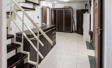 EN VENTA - CASA DOS DORMITORIOS CON QUINCHO Y TERRAZA- REFINERIA, ROSARIO