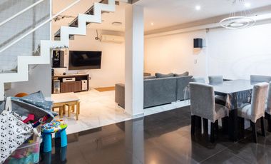 EN VENTA - CASA DOS DORMITORIOS CON QUINCHO Y TERRAZA- REFINERIA, ROSARIO