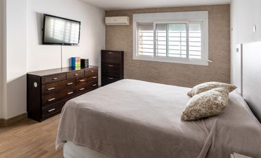 EN VENTA - CASA DOS DORMITORIOS CON QUINCHO Y TERRAZA- REFINERIA, ROSARIO