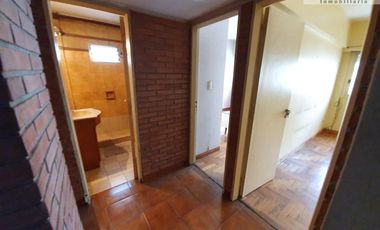 Venta Gran Semi Piso 3 ambientes con cochera fija sub terranea de 76 m2 en el Centro de San Martin