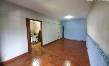Venta Gran Semi Piso 3 ambientes con cochera fija sub terranea de 76 m2 en el Centro de San Martin