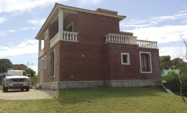 HERMOSO CHALET DE 5 AMB EN OSTENDE A 6 CUADRAS DE LA PLAYA