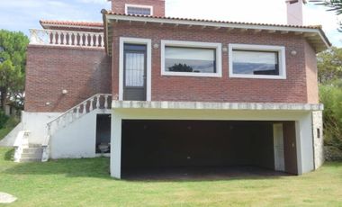 HERMOSO CHALET DE 5 AMB EN OSTENDE A 6 CUADRAS DE LA PLAYA
