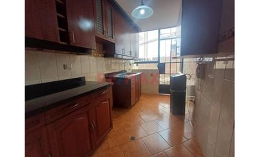 Alquiler De Acogedor Departamento En Surco – 69 M², Cuarto Piso