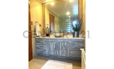 Se vende casa tipo sureño a orilla Laguna Aculeo