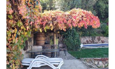 Se vende casa tipo sureño a orilla Laguna Aculeo