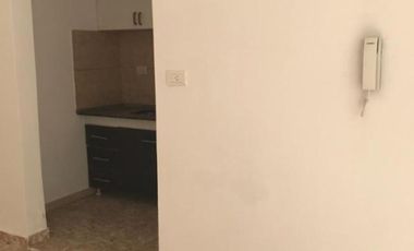 Departamento 3 ambientes con patio.