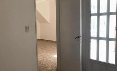 Departamento 3 ambientes con patio.