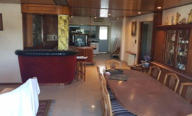 EXCELENTE PISO 5 AMBIENTES EN VENTA SOBRE AVENIDA MÁRQUEZ