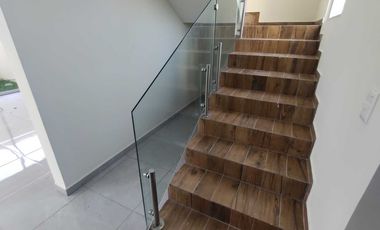 CASA EN VENTA EN ESQUINA CON ALBERCA FRACC. PALMAS GREEN MEDELLÍN DE BRAVO,VER.