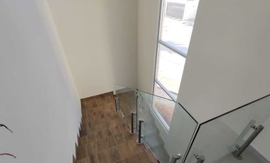 CASA EN VENTA EN ESQUINA CON ALBERCA FRACC. PALMAS GREEN MEDELLÍN DE BRAVO,VER.