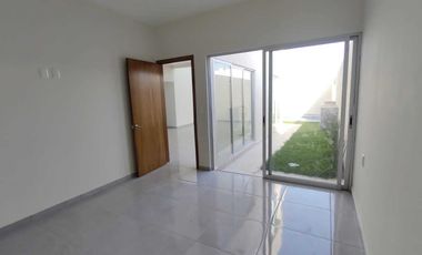 CASA EN VENTA EN ESQUINA CON ALBERCA FRACC. PALMAS GREEN MEDELLÍN DE BRAVO,VER.