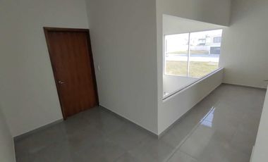CASA EN VENTA EN ESQUINA CON ALBERCA FRACC. PALMAS GREEN MEDELLÍN DE BRAVO,VER.