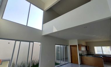 CASA EN VENTA EN ESQUINA CON ALBERCA FRACC. PALMAS GREEN MEDELLÍN DE BRAVO,VER.