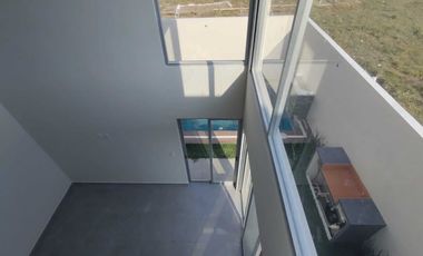 CASA EN VENTA EN ESQUINA CON ALBERCA FRACC. PALMAS GREEN MEDELLÍN DE BRAVO,VER.