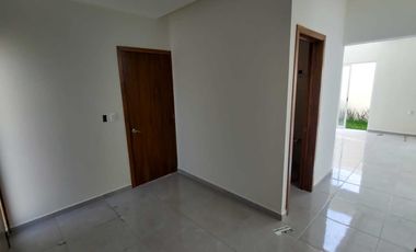 CASA EN VENTA EN ESQUINA CON ALBERCA FRACC. PALMAS GREEN MEDELLÍN DE BRAVO,VER.