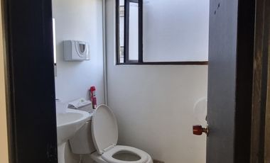 oficina en arriendo/venta en quinta camacho. Cod A8408273