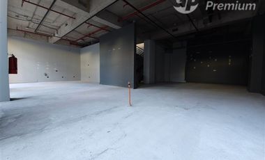 Local Comercial en arriendo en Obra Gruesa 165 M