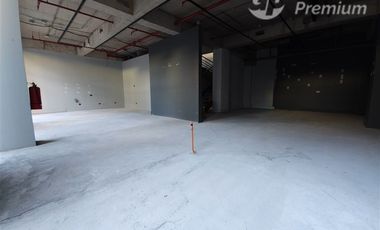 Local Comercial en arriendo en Obra Gruesa 165 M