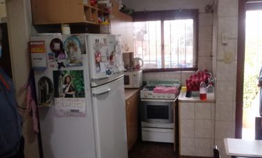 VIVIENDA EN P.A. CON  GALPÓN / DEPÓSITO EN P.B.