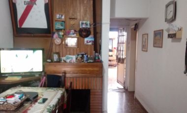 VIVIENDA EN P.A. CON  GALPÓN / DEPÓSITO EN P.B.