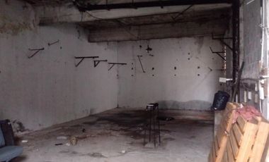 VIVIENDA EN P.A. CON  GALPÓN / DEPÓSITO EN P.B.