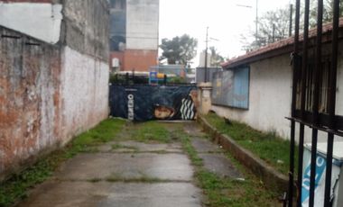 VIVIENDA EN P.A. CON  GALPÓN / DEPÓSITO EN P.B.