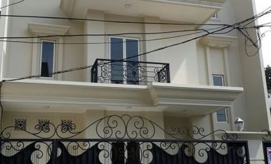 DIJUAL RUMAH di Jl. PONDOK HIJAU, PONDOK INDAH, JAKARTA SELATAN