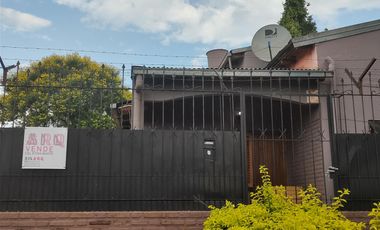 HERMOSA PROPIEDAD EN ESQUINA, CON 2 CASAS PARA USO PROPIO O RENTA