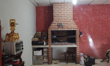 HERMOSA PROPIEDAD EN ESQUINA, CON 2 CASAS PARA USO PROPIO O RENTA
