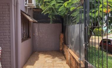 HERMOSA PROPIEDAD EN ESQUINA, CON 2 CASAS PARA USO PROPIO O RENTA