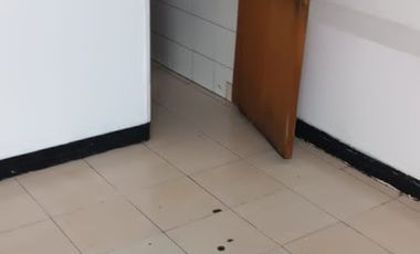 local en arriendo en primero de mayo. Cod A17269