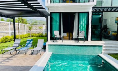 RENTA hermosa casa Villa del Sol con Alberca climatizada y enorme jardín de diseño único, EN TONATICO EDOMEX. Renta por noche DE FIN DE SEMANA