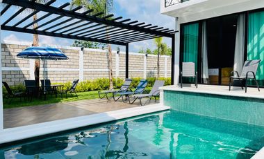 RENTA hermosa casa Villa del Sol con Alberca climatizada y enorme jardín de diseño único, EN TONATICO EDOMEX. Renta por noche DE FIN DE SEMANA