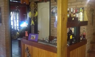 Excelente Propiedad de 4 Ambientes Zona el Triangulo Cochera doble cubierta