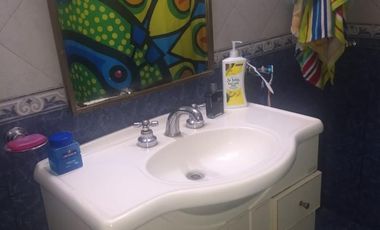 Excelente Propiedad de 4 Ambientes Zona el Triangulo Cochera doble cubierta