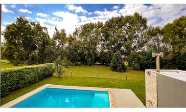 Casa cuatro ambientes. Rumencó. Piscina climatizada. Quincho.