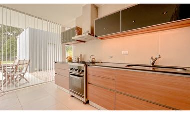 Casa cuatro ambientes. Rumencó. Piscina climatizada. Quincho.