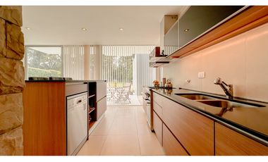 Casa cuatro ambientes. Rumencó. Piscina climatizada. Quincho.