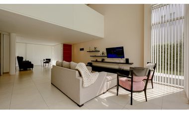 Casa cuatro ambientes. Rumencó. Piscina climatizada. Quincho.